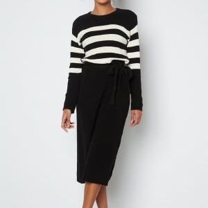 Happy Holly Striped O-neck Knitted Dress Black/Striped 44/46