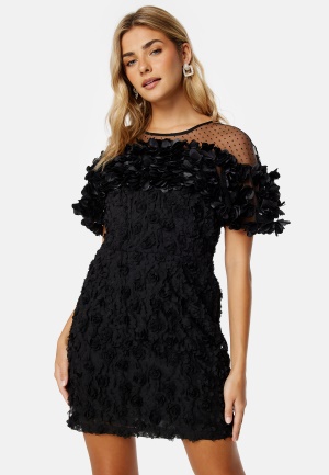 Ida Sjöstedt Keyla Dress - Svart Festklänning med Transparent 3D Blomdesign